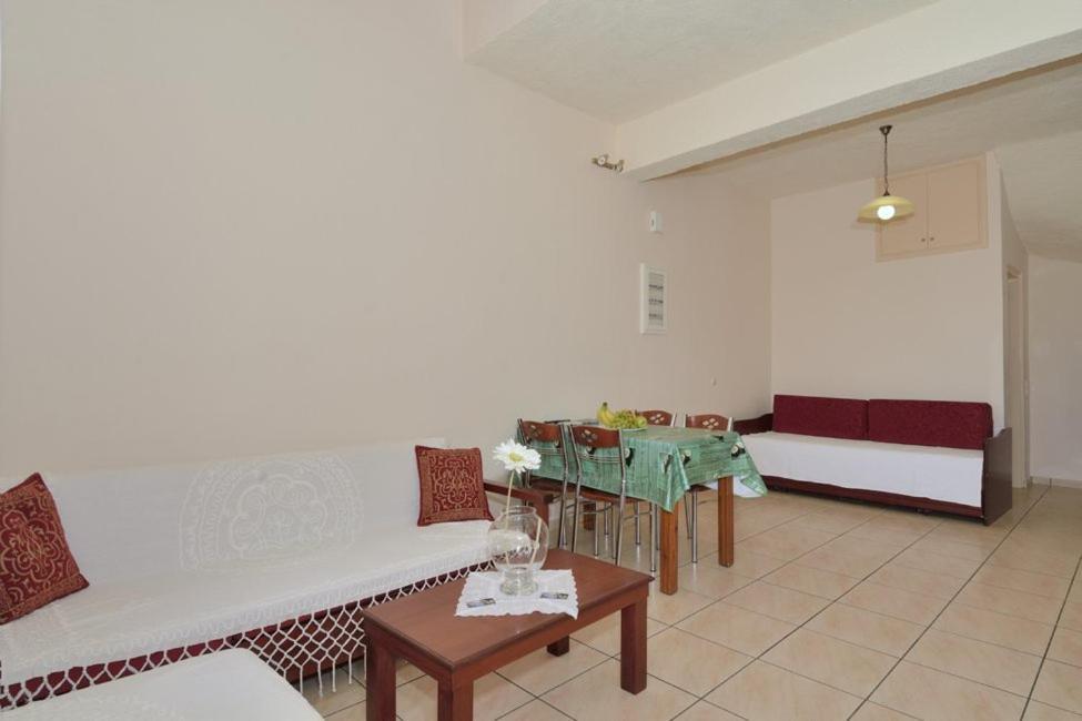Stoúpa Markos Apartments 1 מראה חיצוני תמונה